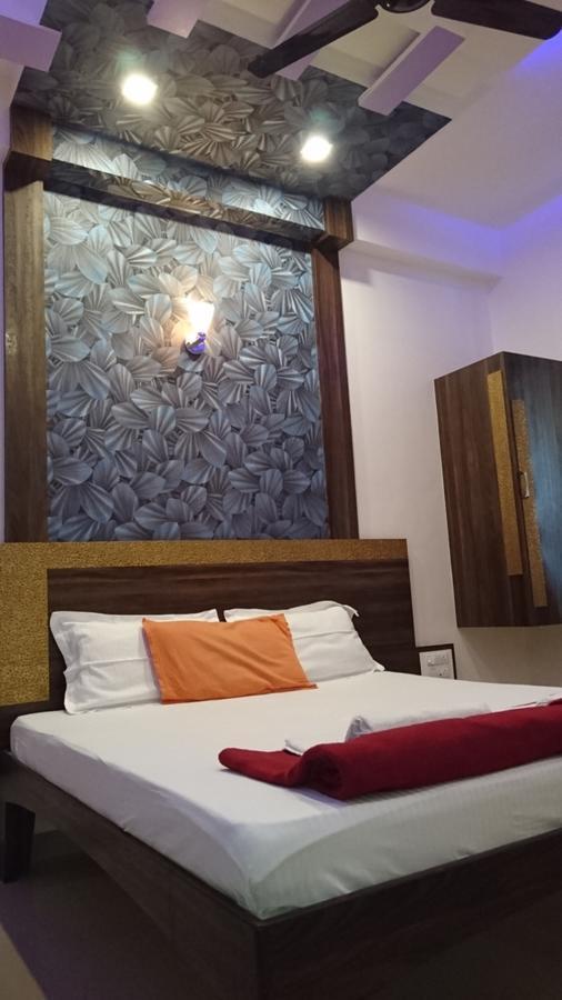 Yuvraj Lodge Osmanabad Exterior foto