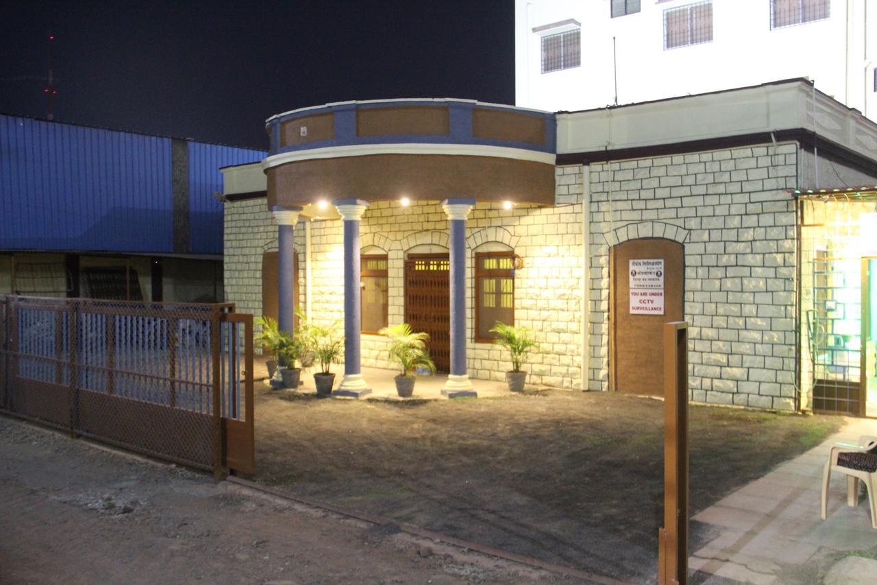 Yuvraj Lodge Osmanabad Exterior foto