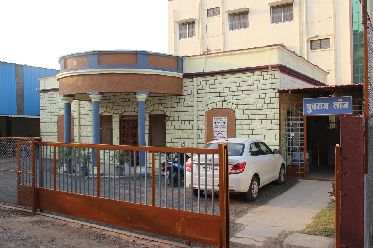 Yuvraj Lodge Osmanabad Exterior foto